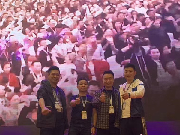 授人魚不如授人以漁！鑫麗華廣告家人們一起好好學(xué)習(xí)，天天向上！